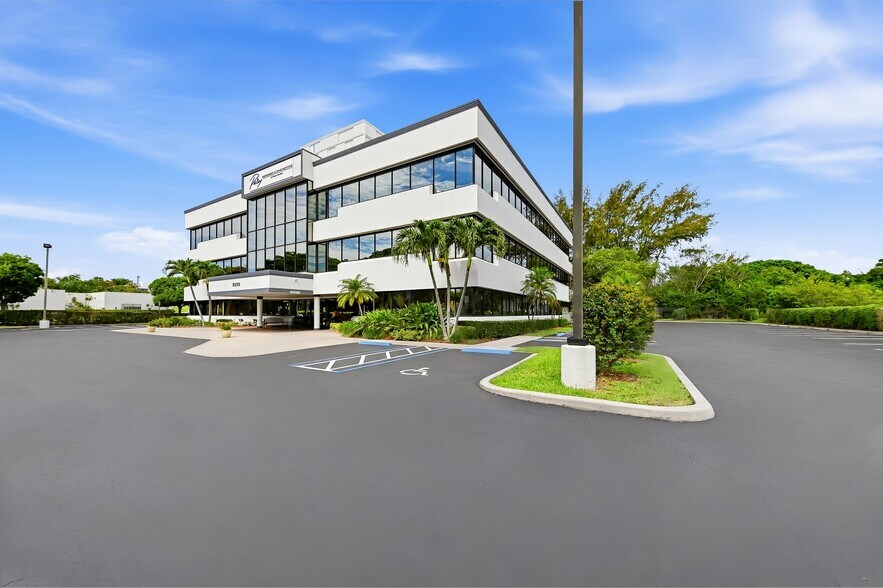 More Photos Of 5325 Greenwood Ave, West Palm Beach Medical For Lease