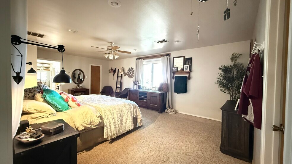 More Photos Of 9506 F M 835, Slaton Sports And Entertainment For Sale