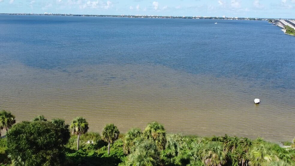 More Photos Of 1819 Riverview Dr, Melbourne Medical For Sale