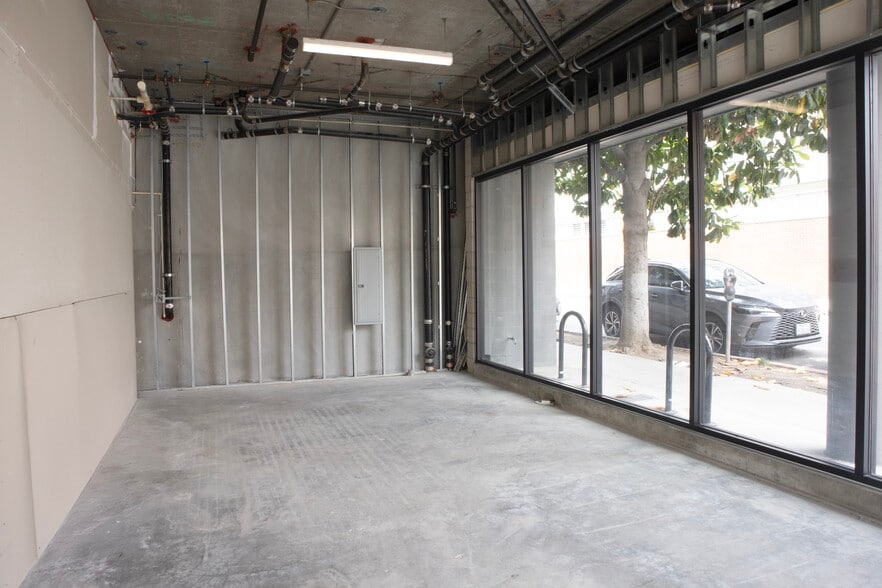 More Photos Of 6762 Hawthorn Ave, Los Angeles Apartments For Lease