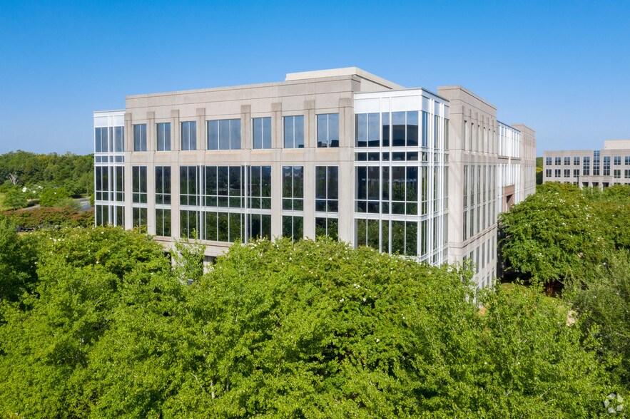 More Photos Of 10735 David Taylor Dr, Charlotte Unknown For Lease