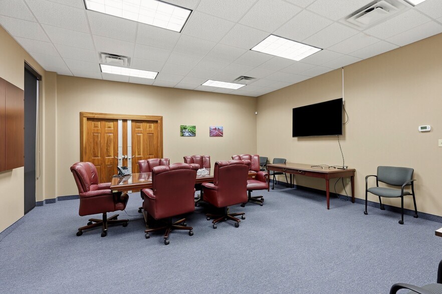 More Photos Of 2380 Fortune Dr, Lexington Flex For Lease
