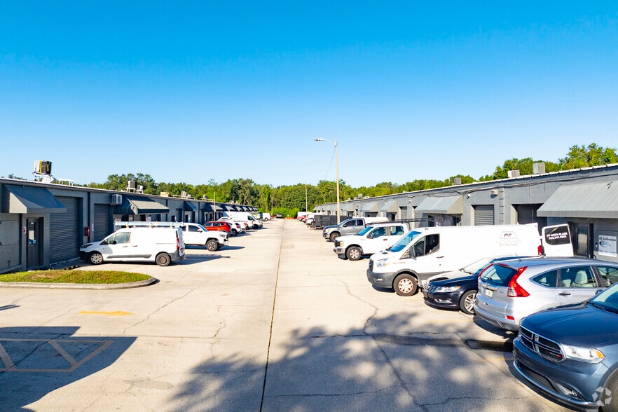 More Photos Of 501 S Falkenburg Rd, Tampa Warehouse For Lease