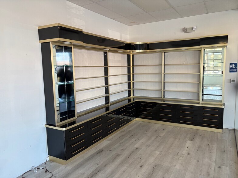 More Photos Of 9972 Westminster Ave, Garden Grove Freestanding For Lease