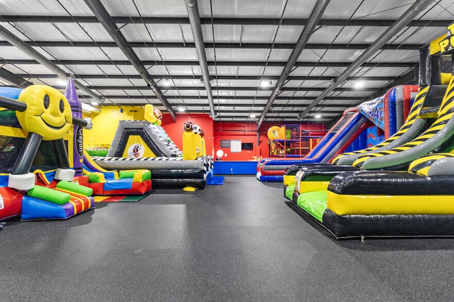 More Photos Of 585 Willow ln, McDonough Sports And Entertainment For Sale