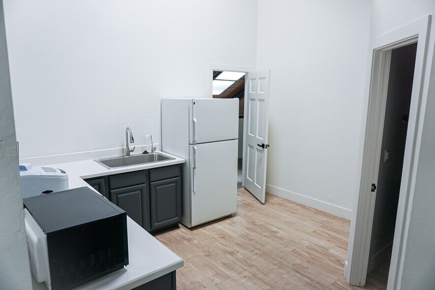 More Photos Of 1455 E University Dr, Mesa Showroom For Sale