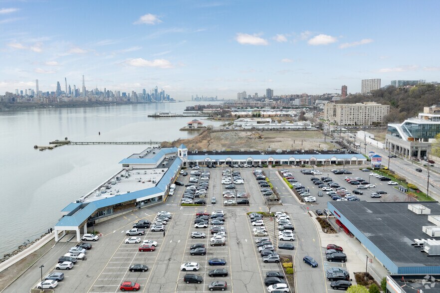 More Photos Of 725 River Rd, Edgewater General Retail For Lease