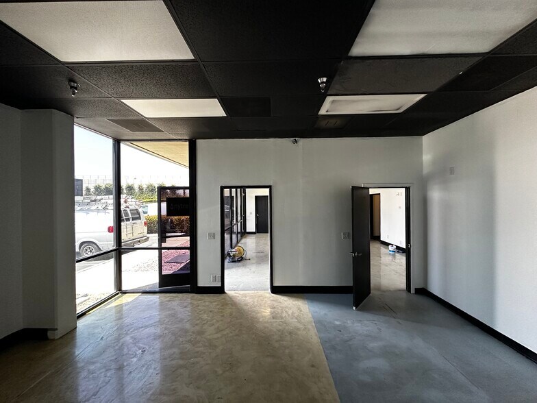 More Photos Of 4425 E Airport Dr, Ontario Light Manufacturing For Lease