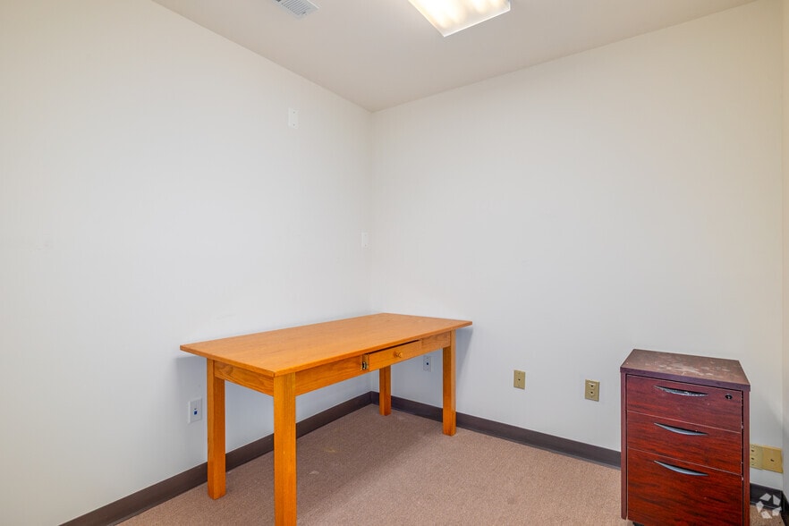 More Photos Of 100-1000 Birchfield Dr, Mount, Mount Laurel Unknown For Lease