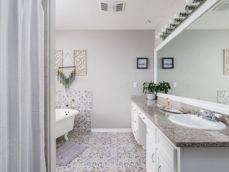 More Photos Of 11001 S State Highway 95, Taylor Land For Sale