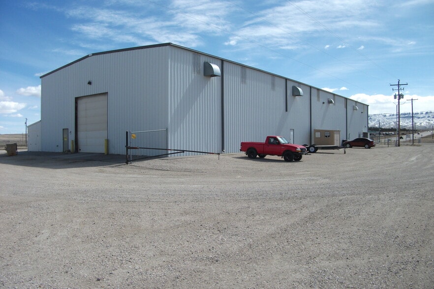 Primary Photo Of 187 Gusher st, Evansville Manufacturing For Lease