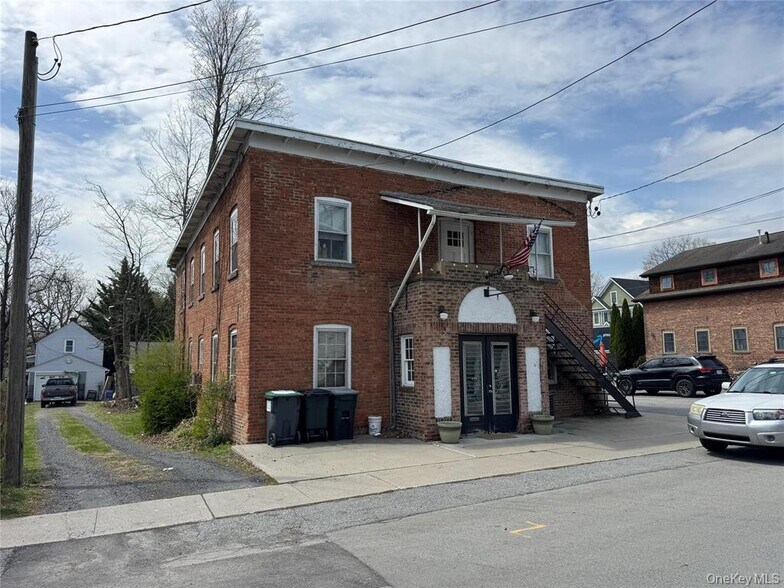 More Photos Of 145 Charles St, Montgomery Office For Lease