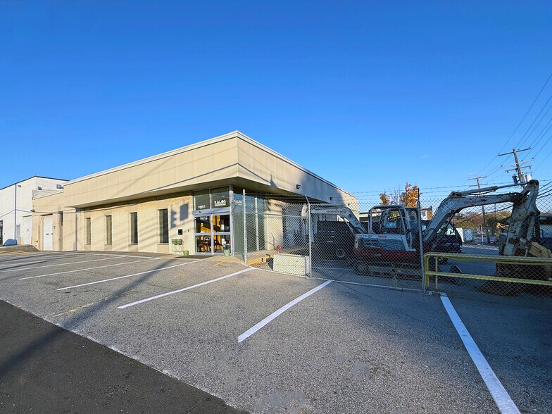 More Photos Of 10401 Tucker St, Beltsville Warehouse For Sale