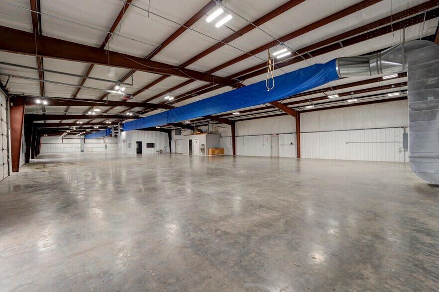 More Photos Of 2594 E Heritage Pkwy, Farmington Warehouse For Lease