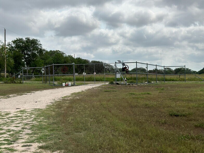 More Photos Of 5734 County Road 305, Beeville Land For Lease