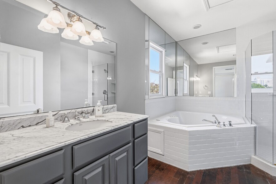 More Photos Of 1940 Market St, San Diego Office For Sale