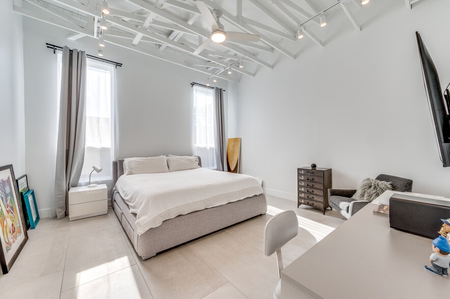 More Photos Of 4755-4763 Algiers St, Dallas Loft Creative Space For Sale