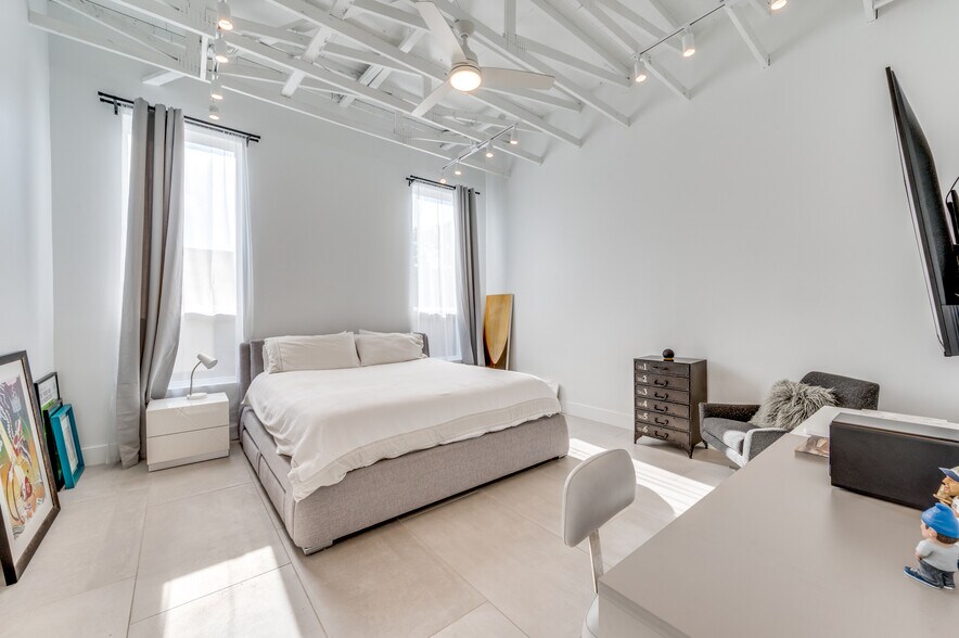 More Photos Of 4759 Algiers St, Dallas Loft Creative Space For Lease