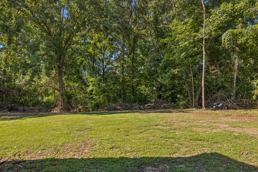 More Photos Of 1861 Fairview Blvd, Fairview Flex For Lease