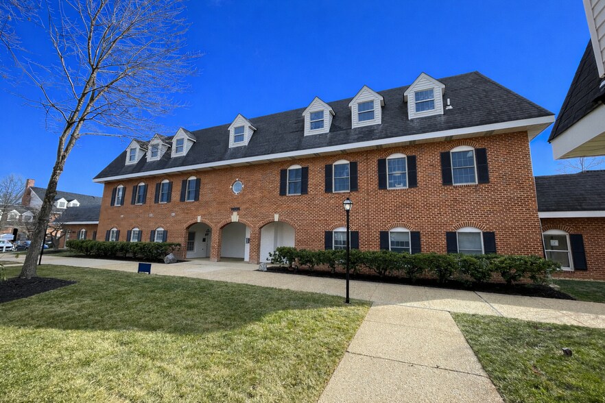 Primary Photo Of 11355 Pembrooke Sq, Waldorf Medical For Sale
