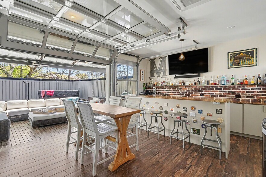 More Photos Of 117 E Maple St, Decatur Loft Creative Space For Sale
