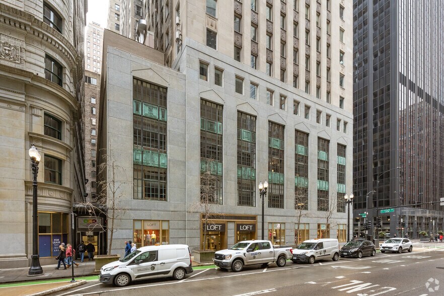 More Photos Of 33 N LaSalle St, Chicago Coworking Space