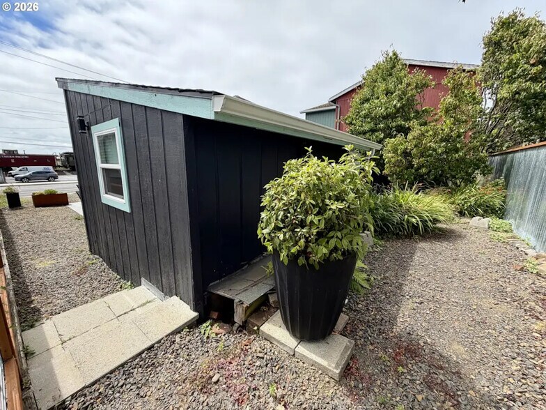 More Photos Of 404 Garibaldi (Hwy 101), Garibaldi General Retail For Sale