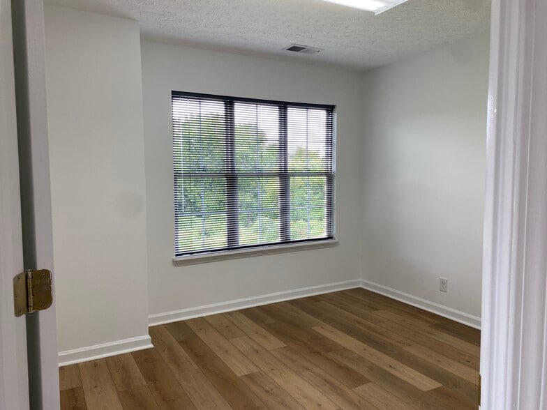 More Photos Of 8912 Stone Green Way, Louisville Office For Lease