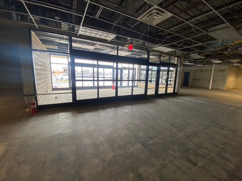 More Photos Of 55 Lake Blvd, Redding Department Store For Lease