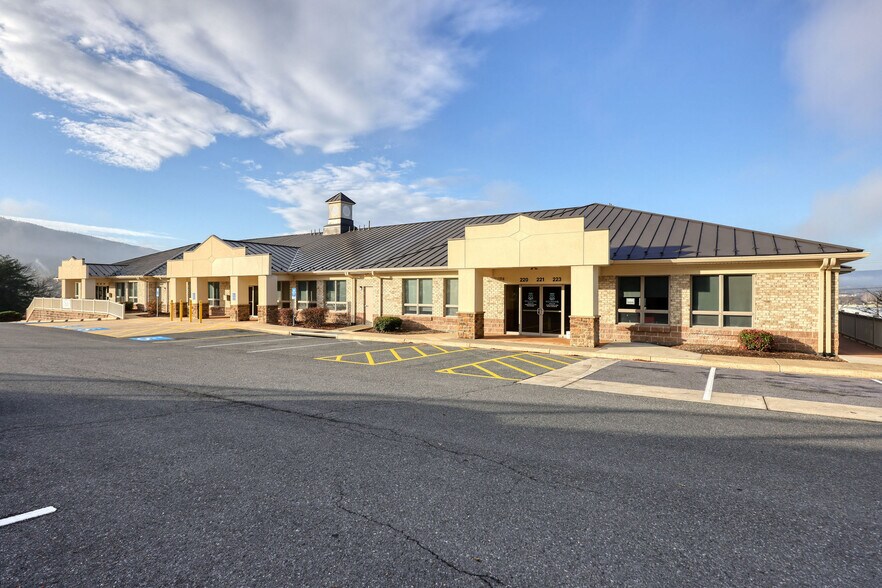 More Photos Of 105 Stony Pointe Way, Strasburg Medical For Lease