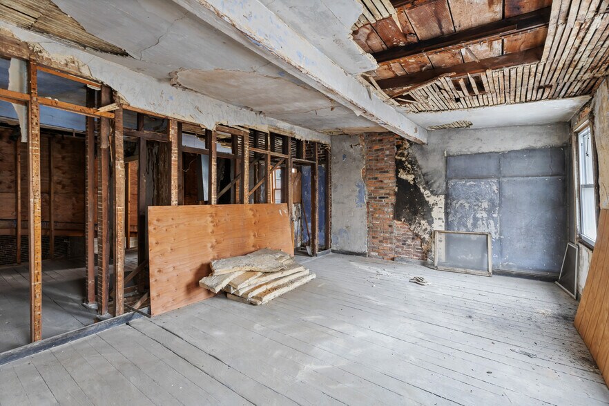 More Photos Of 663 W Pratt St, Baltimore Storefront Retail Residential For Sale