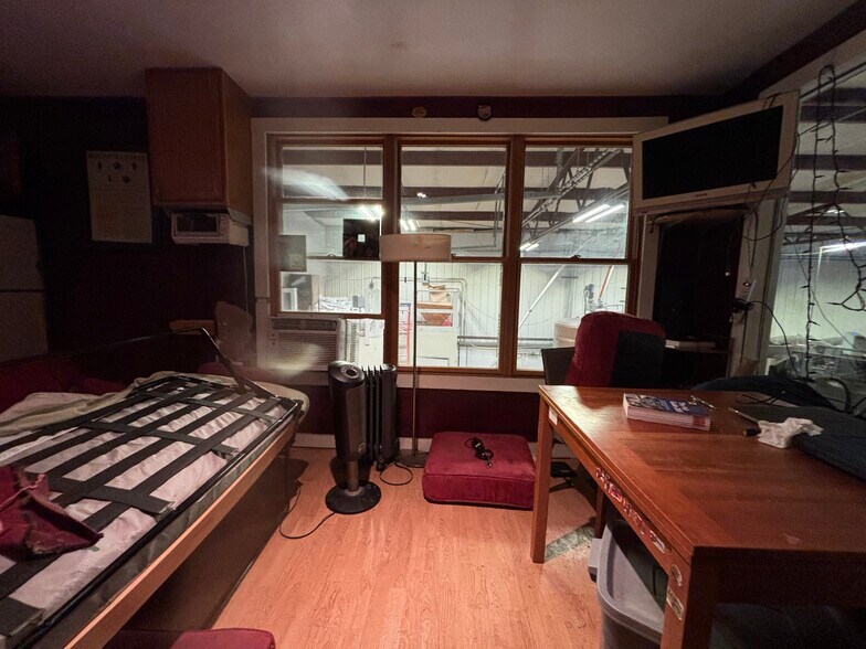 More Photos Of 11 Gifford St, Pittsfield Warehouse For Sale