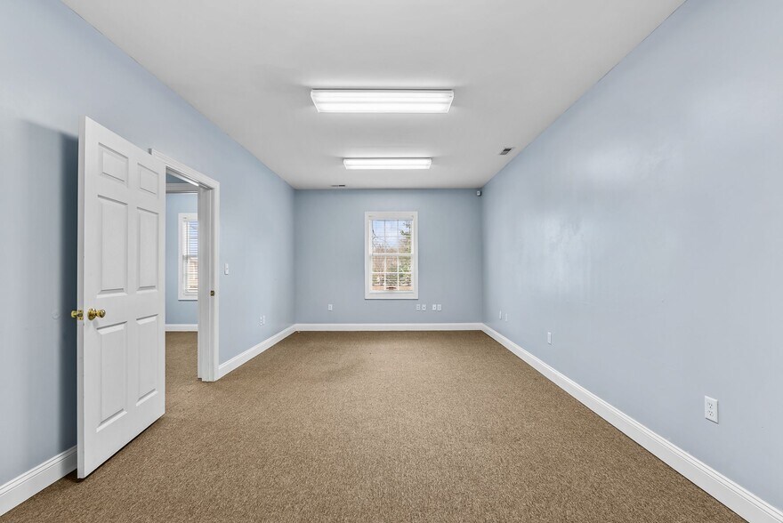 More Photos Of 107 Hillcrest Ave, Simpsonville Office For Sale