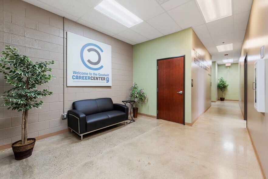 More Photos Of 1365-1385 Iron Springs Rd, Prescott Unknown For Lease