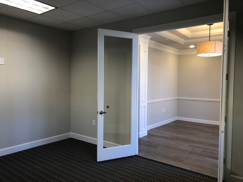 More Photos Of 633 E Fernhurst Dr, Katy Medical For Lease