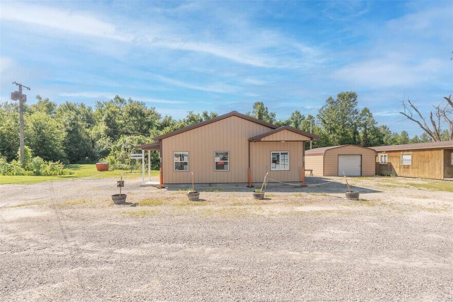 More Photos Of 307 E State St, Delta Flex For Sale