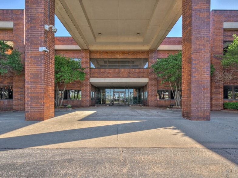 More Photos Of 7301 NW Expressway, Oklahoma City Office For Lease