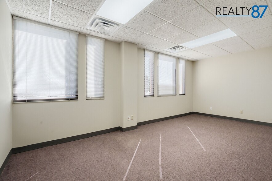 More Photos Of 3100 E Ave NW, Cedar Rapids Office For Lease