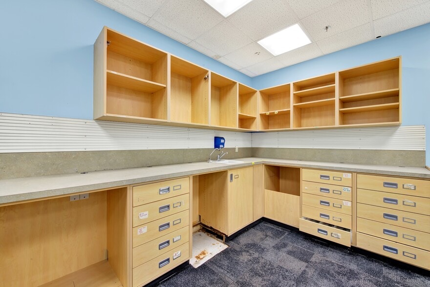 More Photos Of 3340 N Texas St, Fairfield Drugstore For Lease