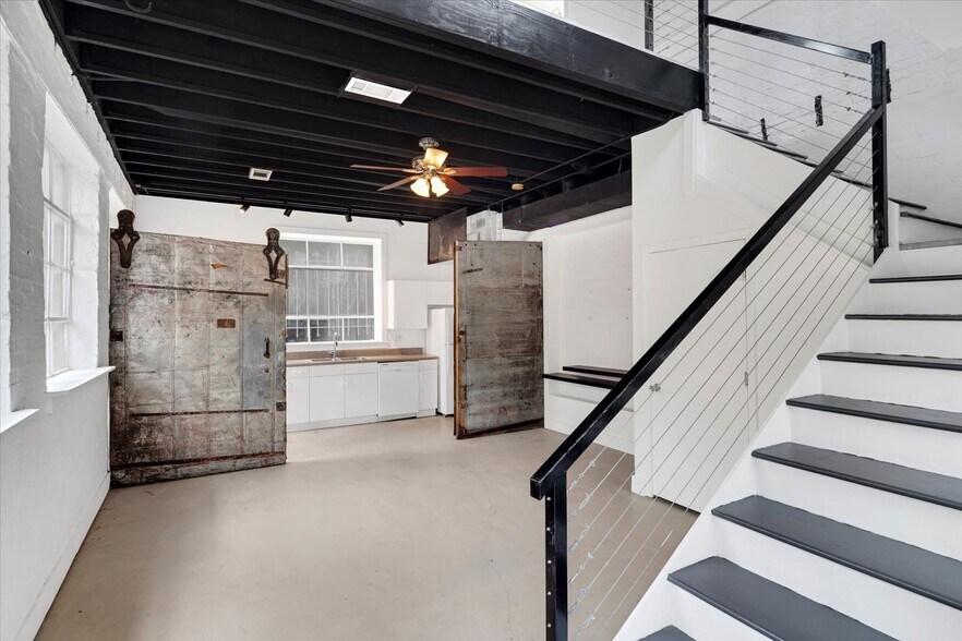 More Photos Of 282 Walker St SW, Atlanta Apartments For Sale