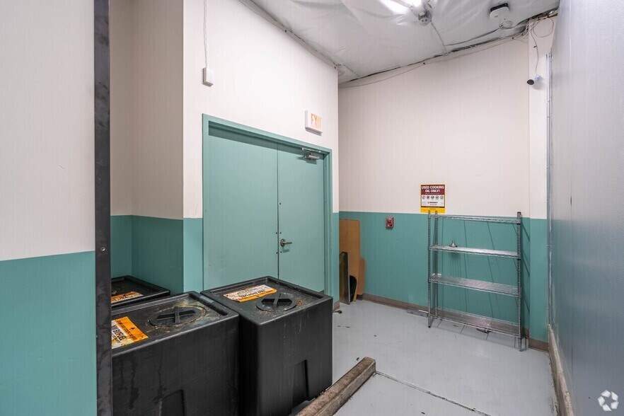 More Photos Of 5600 Roosevelt Way, Seattle Freestanding For Lease