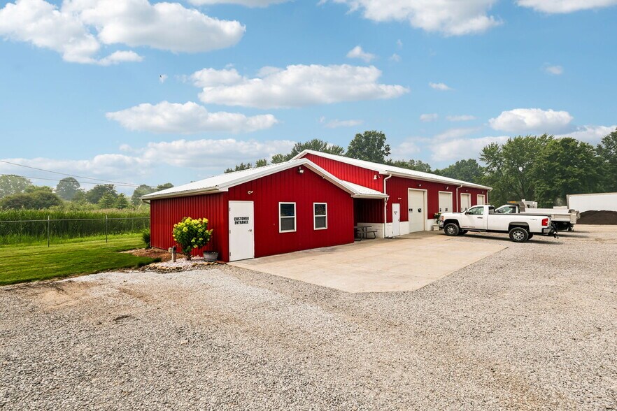 More Photos Of 3220 McCartney Rd, Youngstown General Retail For Sale