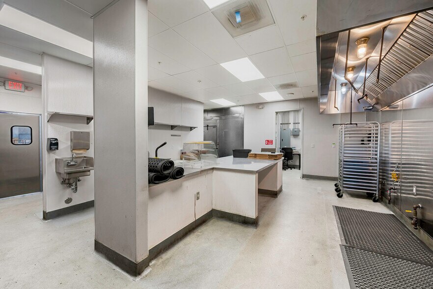 More Photos Of 500 W Broadway, Long Beach Apartments For Lease