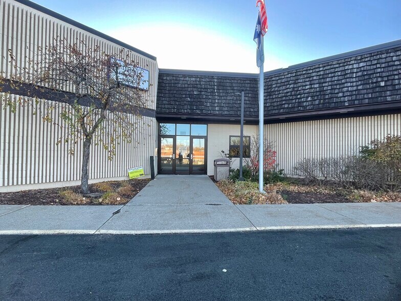 More Photos Of 4540 Tower St SE, Prior Lake Office For Sale