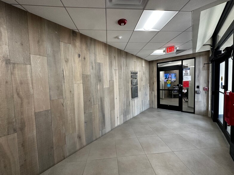 More Photos Of 222 Vollmer Rd, Chicago Heights Office For Lease