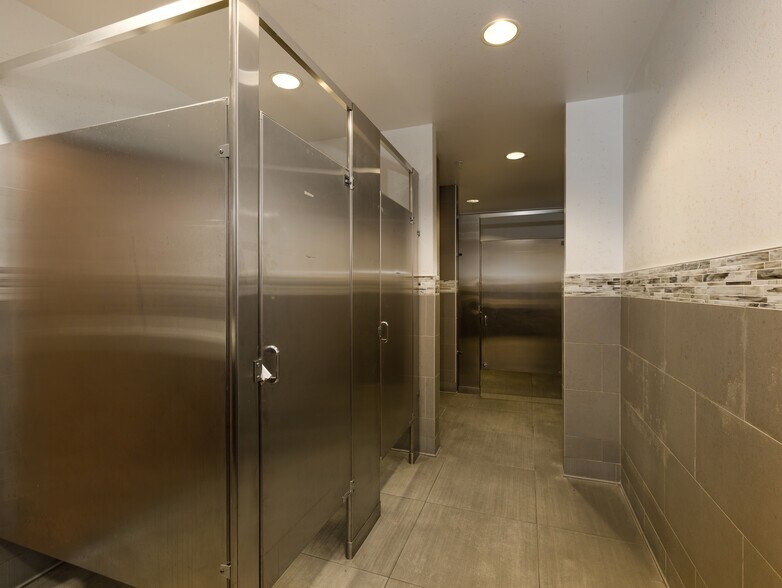 More Photos Of 4005 Highland Ave, Manhattan Beach Storefront Retail Office For Sale