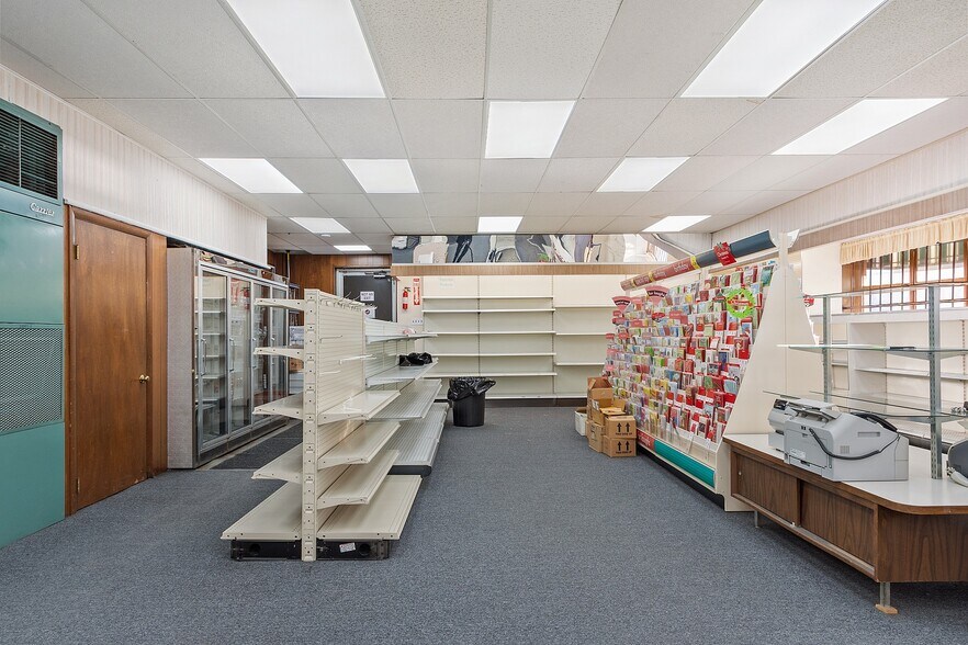 More Photos Of 130 Parker St, Lawrence Office Residential For Sale