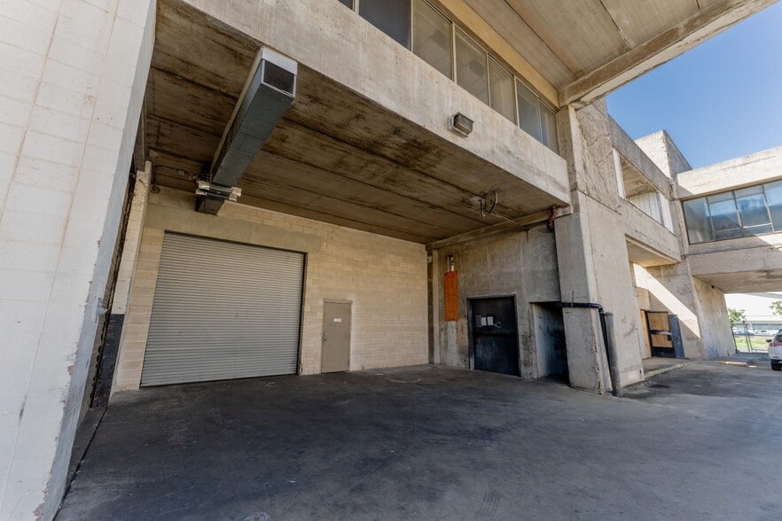 More Photos Of 917 Kokea St, Honolulu Office For Lease