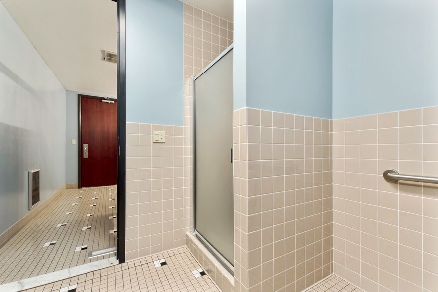 More Photos Of 2700 Airport Way, Boise Medical For Sale