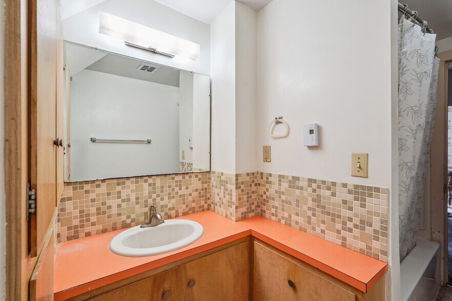 More Photos Of 920 High St, Grinnell Apartments For Sale